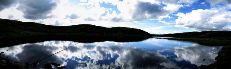 Fishing in the lake Langetjødnet near Birgitstølen, Hallingdal, Norway
© 2008 Knut Dalen