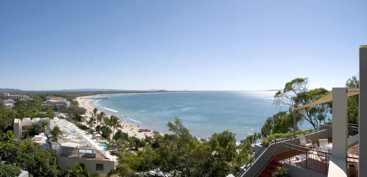 Laguna Bay, Noosa Heads, Australia.
© 2006 Alan Jones