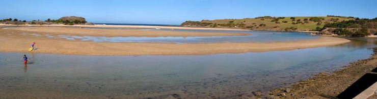 Minnamurra River entrance, NSW Australia
© 2004 Craig Parker